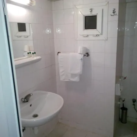 Ogretmen Evi * Bergama